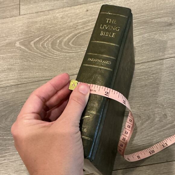 Vintage The Living Bible Paraphrased English Holy Bible Green Gold 1973 Retro - Picture 12 of 12